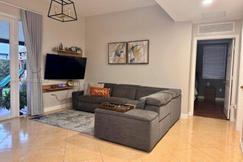 Villa ou maison à vendre à Miami, Floride: 5 chambres, 227.52 m2 № 1998842 - photo 7