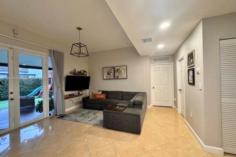 Villa ou maison à vendre à Miami, Floride: 5 chambres, 227.52 m2 № 1998842 - photo 13