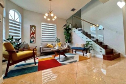 Villa ou maison à vendre à Miami, Floride: 5 chambres, 227.52 m2 № 1998842 - photo 1