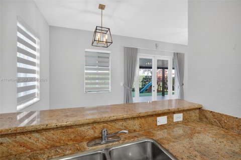 House in Miami, Florida 6 bedrooms, 227.52 sq.m. № 1998842 - photo 30