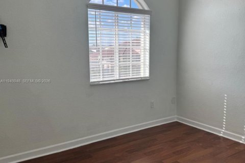 House in Miami, Florida 6 bedrooms, 227.52 sq.m. № 1998842 - photo 20