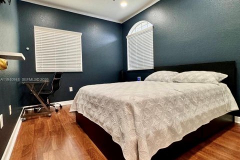 Villa ou maison à vendre à Miami, Floride: 5 chambres, 227.52 m2 № 1998842 - photo 4