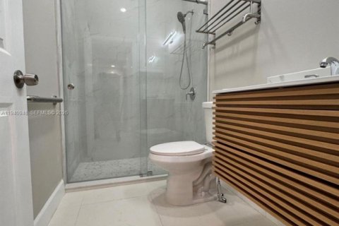 Villa ou maison à vendre à Miami, Floride: 5 chambres, 227.52 m2 № 1998842 - photo 10