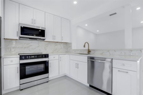Villa ou maison à vendre à Fort Lauderdale, Floride: 3 chambres, 136.01 m2 № 2432871 - photo 20