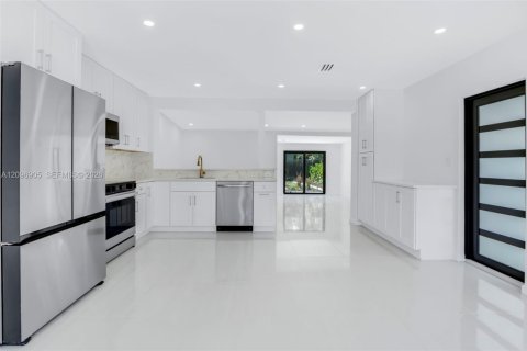 Villa ou maison à vendre à Fort Lauderdale, Floride: 3 chambres, 136.01 m2 № 2432871 - photo 10