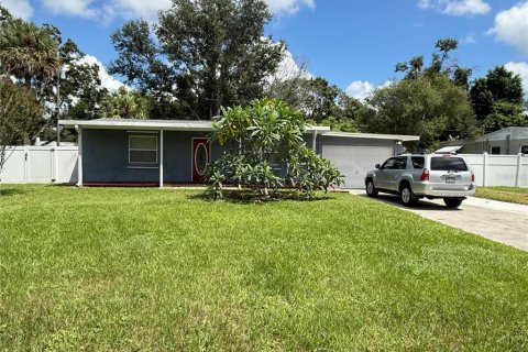 House in Saint Petersburg, Florida 2 bedrooms, 82.22 sq.m. № 1916118 - photo 1