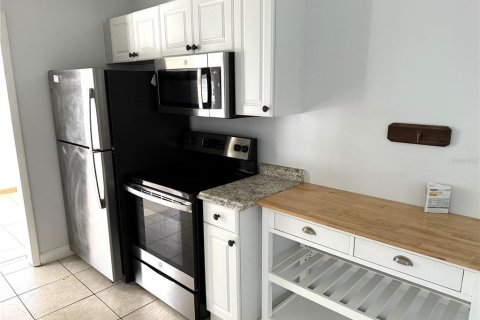 House in Saint Petersburg, Florida 2 bedrooms, 82.22 sq.m. № 1916118 - photo 5