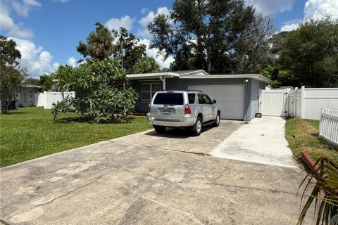 House in Saint Petersburg, Florida 2 bedrooms, 82.22 sq.m. № 1916118 - photo 2