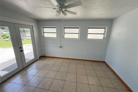 House in Saint Petersburg, Florida 2 bedrooms, 82.22 sq.m. № 1916118 - photo 11