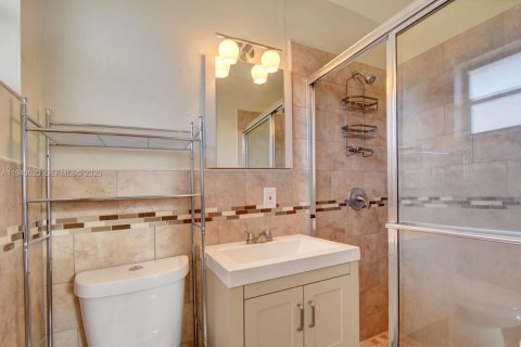 House in West Park, Florida 4 bedrooms, 127.55 sq.m. № 1997740 - photo 12