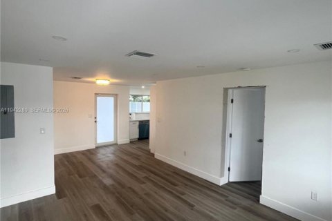 Villa ou maison à vendre à Miami Gardens, Floride: 3 chambres, 69.68 m2 № 1999347 - photo 5