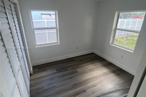 Villa ou maison à vendre à Miami Gardens, Floride: 3 chambres, 69.68 m2 № 1999347 - photo 4