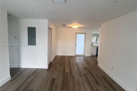 Villa ou maison à vendre à Miami Gardens, Floride: 3 chambres, 69.68 m2 № 1999347 - photo 8