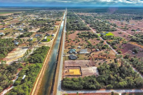 Land in Lehigh Acres, Florida № 2158135 - photo 14