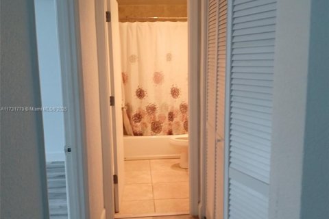 Copropriété à vendre à North Bay Village, Floride: 2 chambres, 98.94 m2 № 1937111 - photo 8