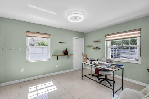 House in Miami, Florida 3 bedrooms, 126.07 sq.m. № 1839438 - photo 16
