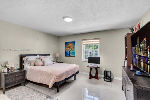 House in Miami, Florida 3 bedrooms, 126.07 sq.m. № 1839438 - photo 11