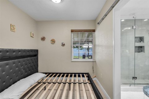 House in Miami, Florida 3 bedrooms, 126.07 sq.m. № 1839438 - photo 14