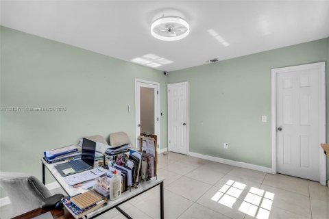 House in Miami, Florida 3 bedrooms, 126.07 sq.m. № 1839438 - photo 17