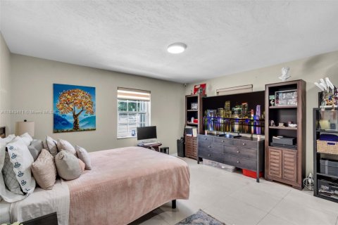 House in Miami, Florida 3 bedrooms, 126.07 sq.m. № 1839438 - photo 12