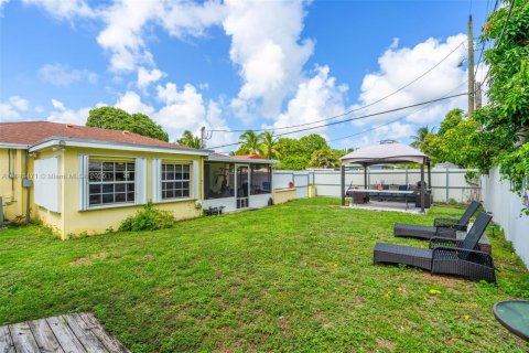 House in Miami, Florida 3 bedrooms, 126.07 sq.m. № 1839438 - photo 25
