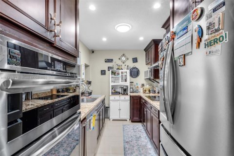 House in Miami, Florida 3 bedrooms, 126.07 sq.m. № 1839438 - photo 9