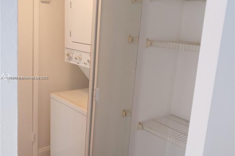 Condo in Aventura, Florida, 1 bedroom  № 1938536 - photo 6