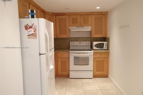 Condominio en alquiler en Aventura, Florida, 1 dormitorio, 95.97 m2 № 1938536 - foto 4