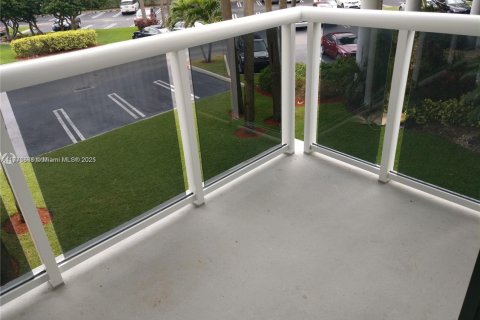 Condo in Aventura, Florida, 1 bedroom  № 1938536 - photo 12