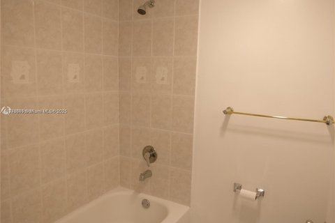 Condominio en alquiler en Aventura, Florida, 1 dormitorio, 95.97 m2 № 1938536 - foto 8