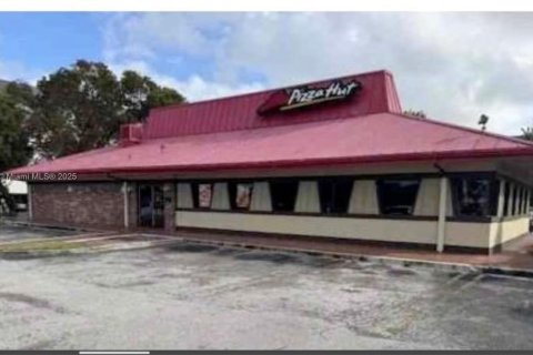 Immobilier commercial à vendre à Virginia Gardens, Floride № 1936906 - photo 1