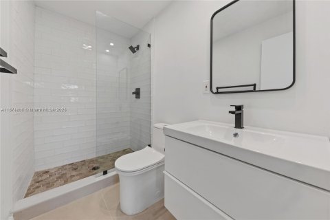 Casa en alquiler en North Bay Village, Florida, 4 dormitorios, 184.97 m2 № 1922835 - foto 15