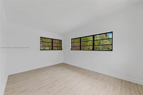 Casa en alquiler en North Bay Village, Florida, 4 dormitorios, 184.97 m2 № 1922835 - foto 11