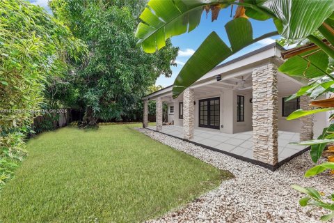 Casa en alquiler en North Bay Village, Florida, 4 dormitorios, 184.97 m2 № 1922835 - foto 6