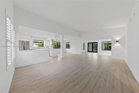 Casa en alquiler en North Bay Village, Florida, 4 dormitorios, 184.97 m2 № 1922835 - foto 8