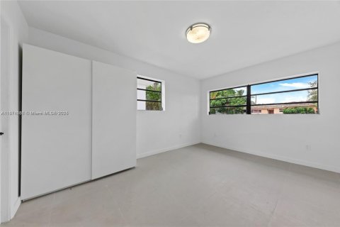 Casa en alquiler en North Bay Village, Florida, 4 dormitorios, 184.97 m2 № 1922835 - foto 16