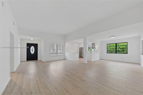 Casa en alquiler en North Bay Village, Florida, 4 dormitorios, 184.97 m2 № 1922835 - foto 9