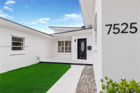 Casa en alquiler en North Bay Village, Florida, 4 dormitorios, 184.97 m2 № 1922835 - foto 1