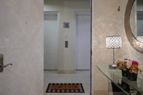 Copropriété à louer à Sunny Isles Beach, Floride: 3 chambres, 183.85 m2 № 2345806 - photo 13