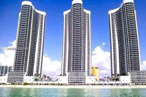 Copropriété à louer à Sunny Isles Beach, Floride: 3 chambres, 183.85 m2 № 2345806 - photo 18