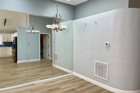 Casa en alquiler en Tampa, Florida, 3 dormitorios, 136.75 m2 № 1915710 - foto 5