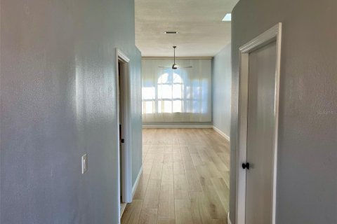 Casa en alquiler en Tampa, Florida, 3 dormitorios, 136.75 m2 № 1915710 - foto 22
