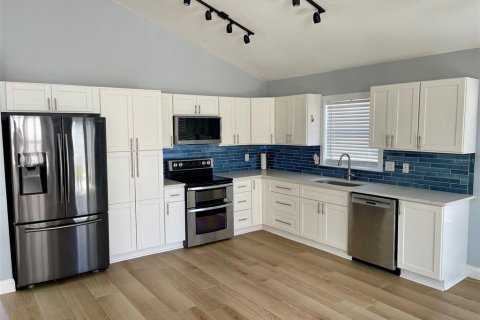 Casa en alquiler en Tampa, Florida, 3 dormitorios, 136.75 m2 № 1915710 - foto 6