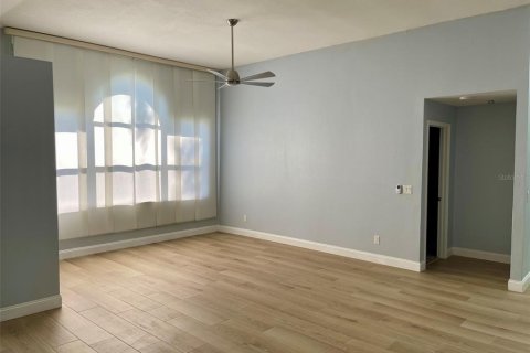 Casa en alquiler en Tampa, Florida, 3 dormitorios, 136.75 m2 № 1915710 - foto 4