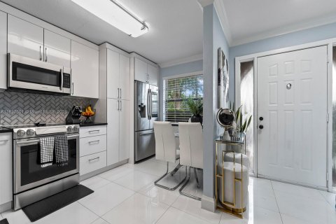 Townhouse in Coral Springs, Florida 3 bedrooms, 120.77 sq.m. № 1823930 - photo 10