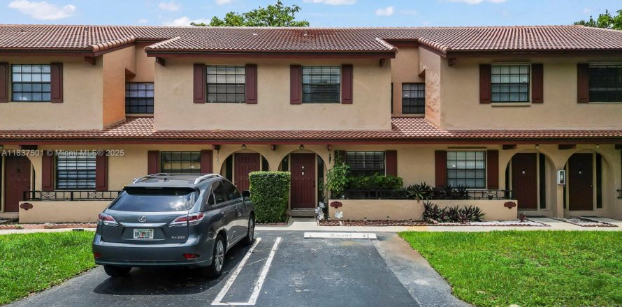 Townhouse in Coral Springs, Florida 3 bedrooms, 120.77 sq.m. № 1823930