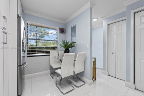 Townhouse in Coral Springs, Florida 3 bedrooms, 120.77 sq.m. № 1823930 - photo 13