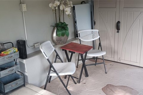 House in Fort Lauderdale, Florida 2 bedrooms, 83.24 sq.m. № 2068222 - photo 14