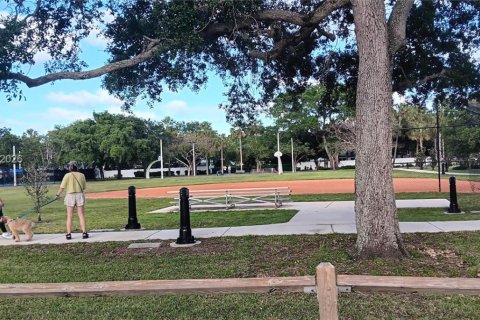 House in Fort Lauderdale, Florida 2 bedrooms, 83.24 sq.m. № 2068222 - photo 19