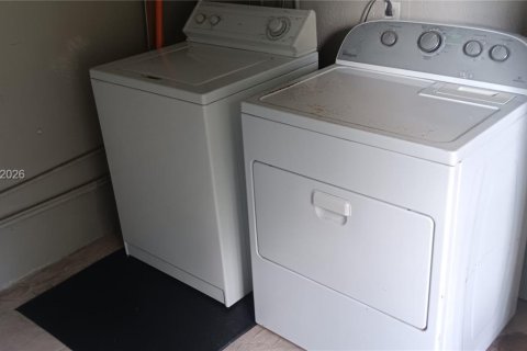 House in Fort Lauderdale, Florida 2 bedrooms, 83.24 sq.m. № 2068222 - photo 15